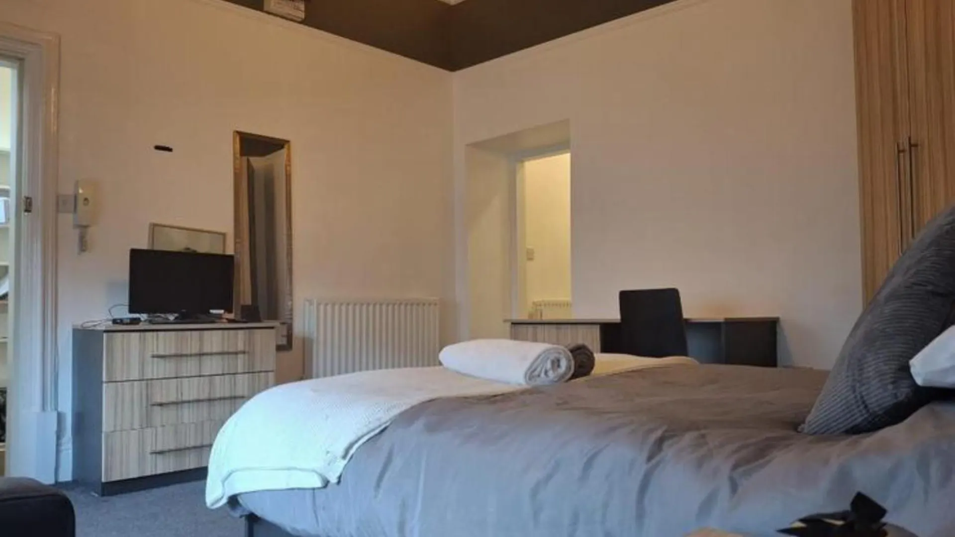 Apartment One Bedroom Flat By Brookland Stays Serviced Accommodation Short Lets Leeds With Free Wifi